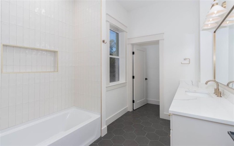 3964 Hogan Drive, Tyler, TX 75709, 3 Bedrooms Bedrooms, ,3 BathroomsBathrooms,Residential,For Sale,3964 Hogan Drive,0,21108957