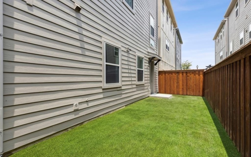 2468 Carmelita Street, Dallas, TX 75212, 3 Bedrooms Bedrooms, ,3 BathroomsBathrooms,Residential,For Sale,2468 Carmelita Street,0,21109010