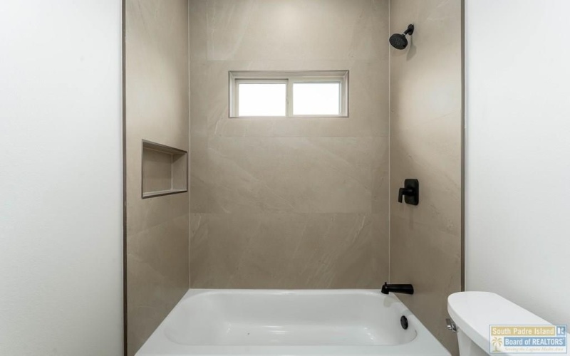 2611 Juan Castillo Ave., Port Isabel, TX 78578, 3 Bedrooms Bedrooms, ,2 BathroomsBathrooms,Residential,For Sale,2611 Juan Castillo Ave.,0,104529