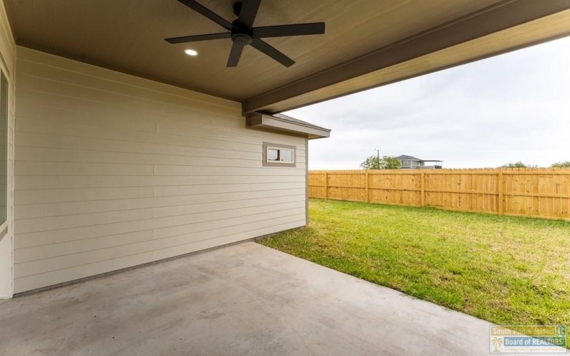 2611 Juan Castillo Ave., Port Isabel, TX 78578, 3 Bedrooms Bedrooms, ,2 BathroomsBathrooms,Residential,For Sale,2611 Juan Castillo Ave.,0,104529