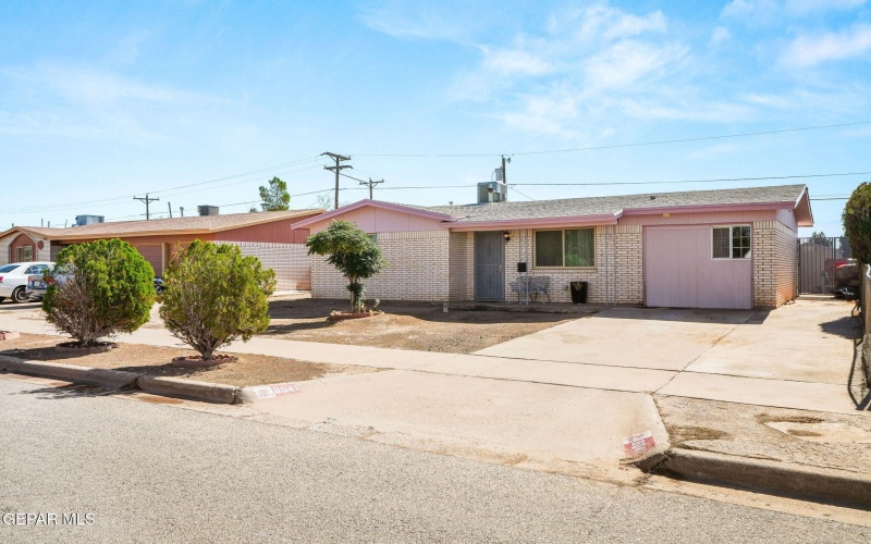 8041 Broadway Drive, El Paso, TX 79915, 3 Bedrooms Bedrooms, ,1 BathroomBathrooms,Residential,For Sale,8041 Broadway Drive,0,931391