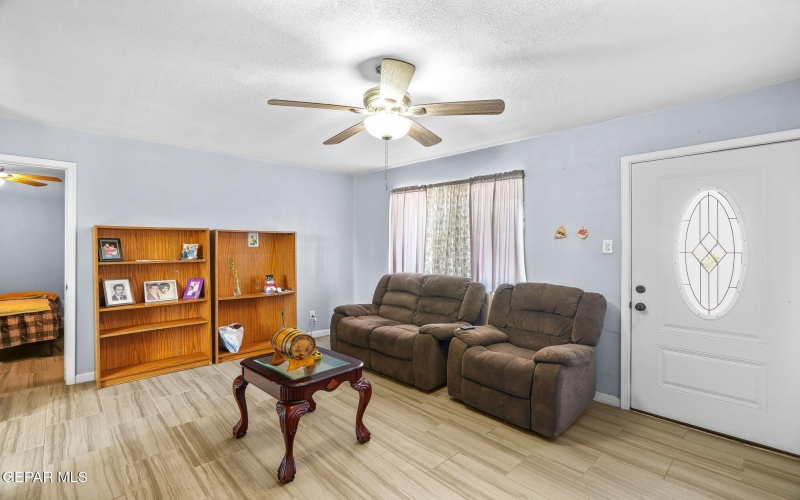 8041 Broadway Drive, El Paso, TX 79915, 3 Bedrooms Bedrooms, ,1 BathroomBathrooms,Residential,For Sale,8041 Broadway Drive,0,931391