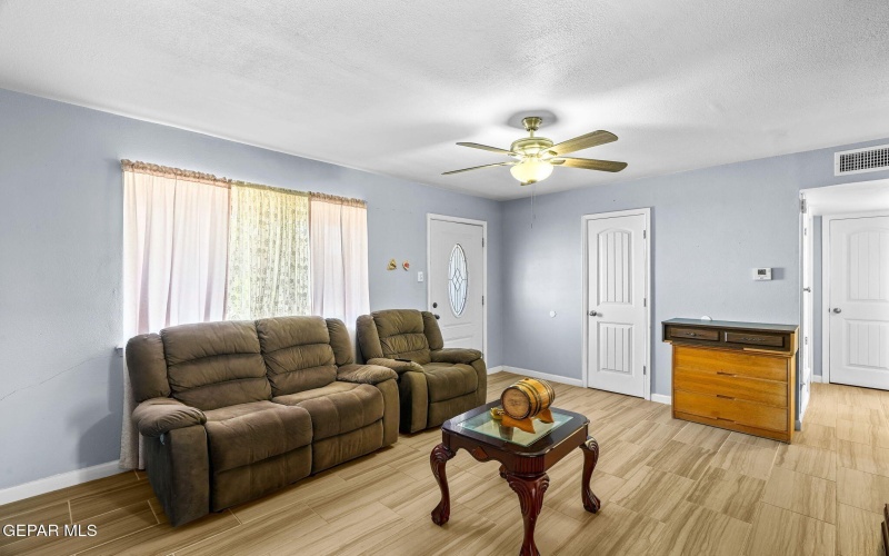 8041 Broadway Drive, El Paso, TX 79915, 3 Bedrooms Bedrooms, ,1 BathroomBathrooms,Residential,For Sale,8041 Broadway Drive,0,931391