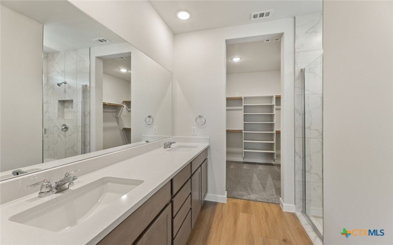 745 Whitman Street, New Braunfels, TX 78130, 4 Habitaciones Habitaciones , ,2 BañosBaños,Residential,En Venta,745 Whitman Street,0,597582