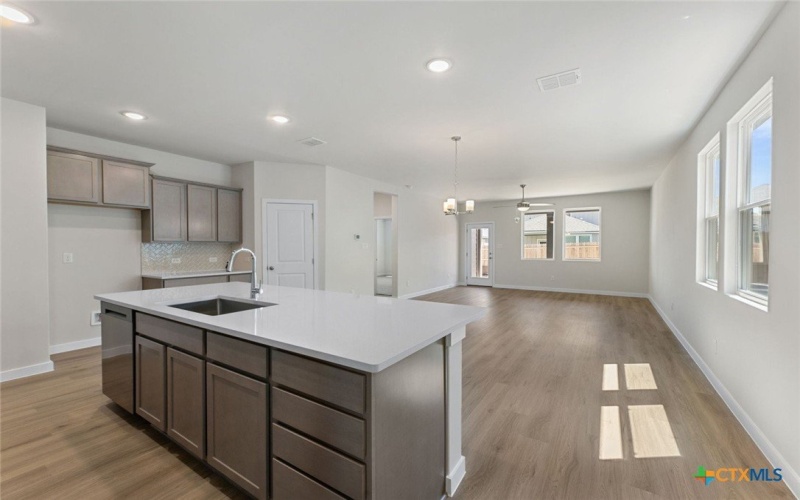 745 Whitman Street, New Braunfels, TX 78130, 4 Habitaciones Habitaciones , ,2 BañosBaños,Residential,En Venta,745 Whitman Street,0,597582