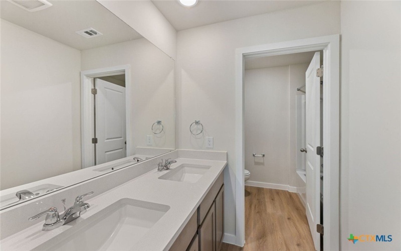 745 Whitman Street, New Braunfels, TX 78130, 4 Habitaciones Habitaciones , ,2 BañosBaños,Residential,En Venta,745 Whitman Street,0,597582