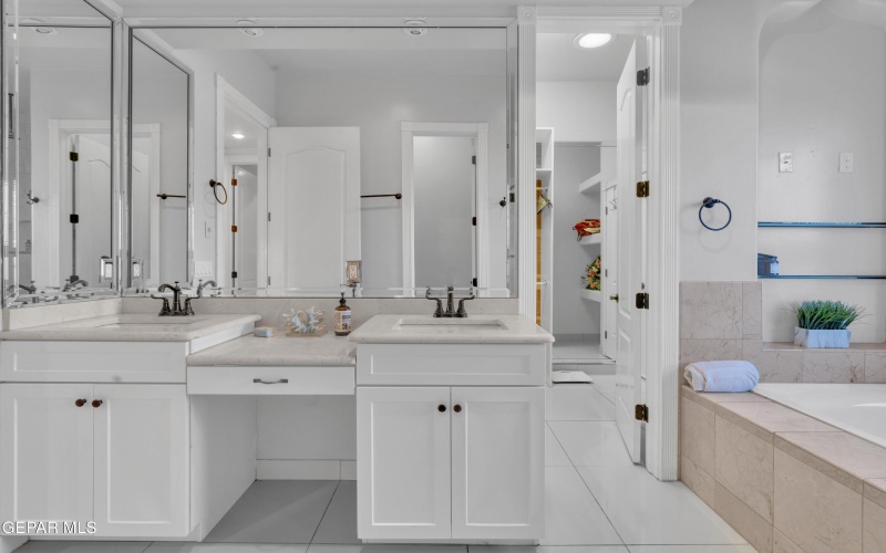 6664 HERMOSO DEL SOL, El Paso, TX 79911, 4 Bedrooms Bedrooms, ,2 BathroomsBathrooms,Residential,For Sale,6664 HERMOSO DEL SOL,0,933558