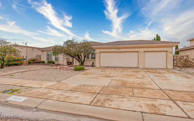 12649 TIERRA CLARA Road, El Paso, TX 79938, 4 Habitaciones Habitaciones , ,3 BañosBaños,Residential,En Venta,12649 TIERRA CLARA Road,0,927566