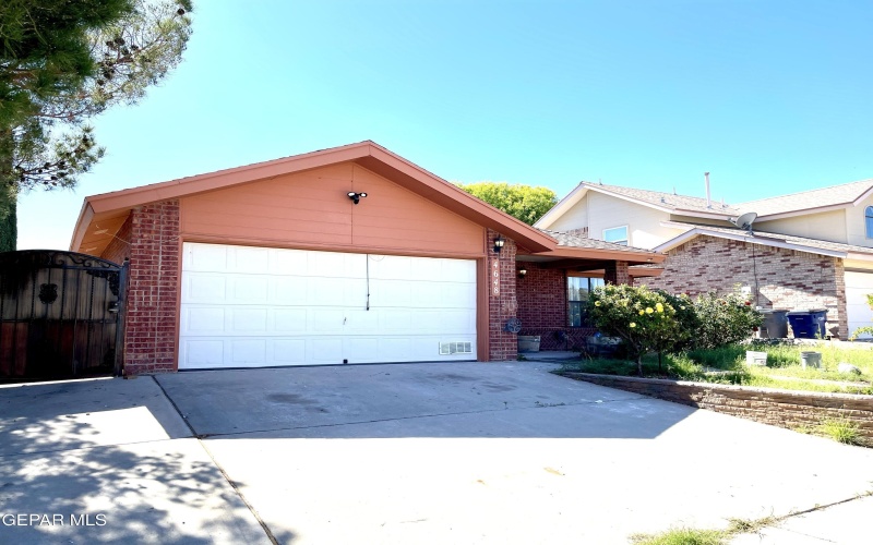 4648 LOMA DE PLATA Drive, El Paso, TX 79934, 3 Bedrooms Bedrooms, ,2 BathroomsBathrooms,Residential,For Sale,4648 LOMA DE PLATA Drive,0,932374