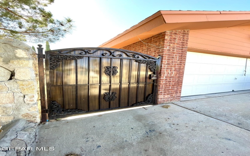 4648 LOMA DE PLATA Drive, El Paso, TX 79934, 3 Bedrooms Bedrooms, ,2 BathroomsBathrooms,Residential,For Sale,4648 LOMA DE PLATA Drive,0,932374