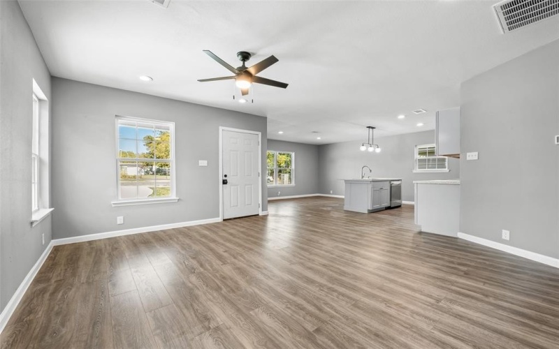 1616 E Robert Street, Fort Worth, TX 76104, 3 Habitaciones Habitaciones , ,2 BañosBaños,Residential,En Venta,1616 E Robert Street,0,21093134