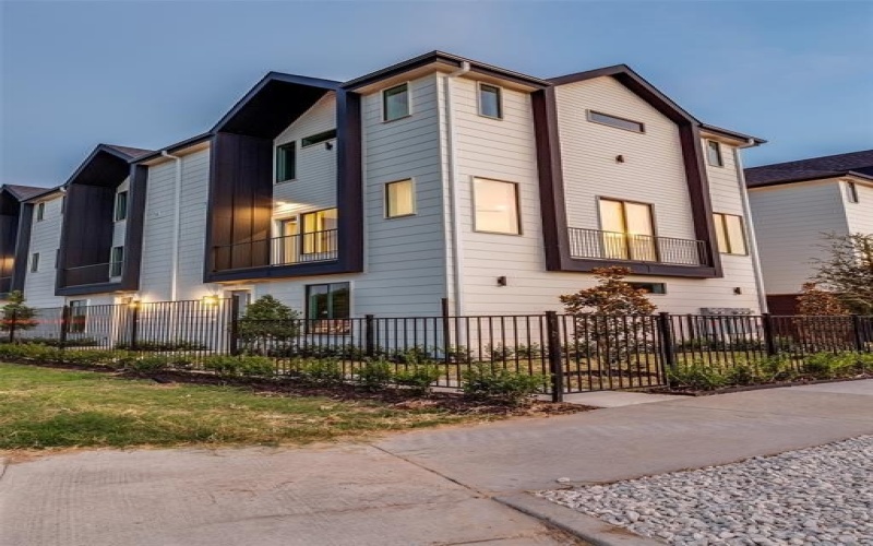 3308 Birmingham Avenue #C11, Dallas, TX 75210, 2 Bedrooms Bedrooms, ,2 BathroomsBathrooms,Residential,For Sale,3308 Birmingham Avenue,0,21104067