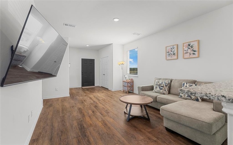 401 Thompson Place, Everman, TX 76140, 4 Habitaciones Habitaciones , ,2 BañosBaños,Residential,En Venta,401 Thompson Place,0,21108020