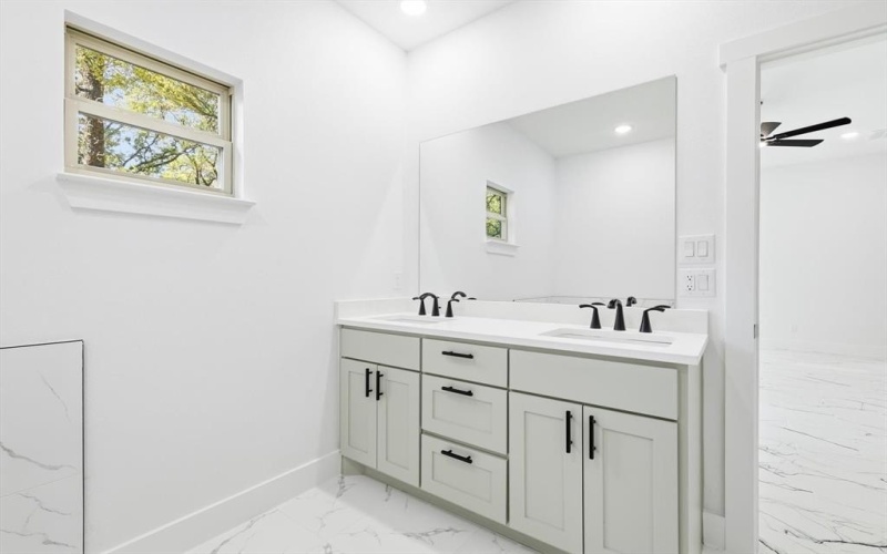 105 Forest Oaks Drive, Gun Barrel City, TX 75156, 3 Bedrooms Bedrooms, ,2 BathroomsBathrooms,Residential,For Sale,105 Forest Oaks Drive,0,21109148