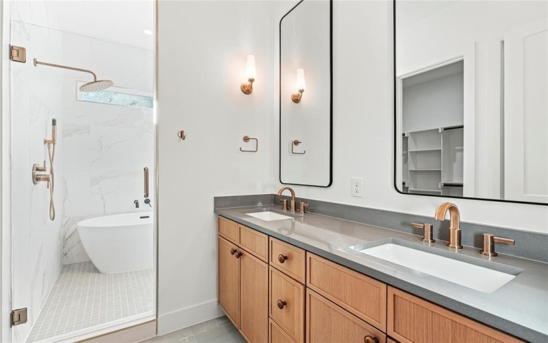 3635 Espanola Drive, Dallas, TX 75220, 4 Bedrooms Bedrooms, ,5 BathroomsBathrooms,Residential,For Sale,3635 Espanola Drive,0,21109328