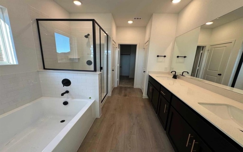 1711 Coachman Drive, Forney, TX 75126, 5 Bedrooms Bedrooms, ,5 BathroomsBathrooms,Residential,For Sale,1711 Coachman Drive,0,21109738