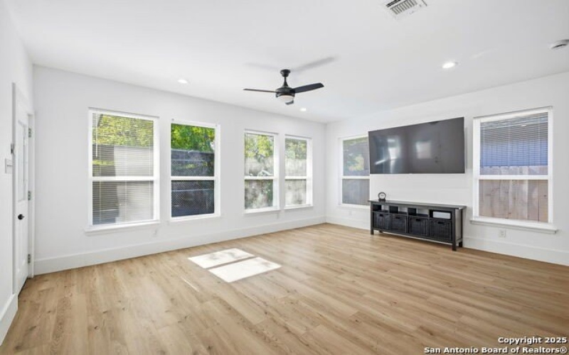 918 Berlin Ave, San Antonio, TX 78211, 3 Bedrooms Bedrooms, ,2 BathroomsBathrooms,Residential,For Sale,918 Berlin Ave,0,1922266