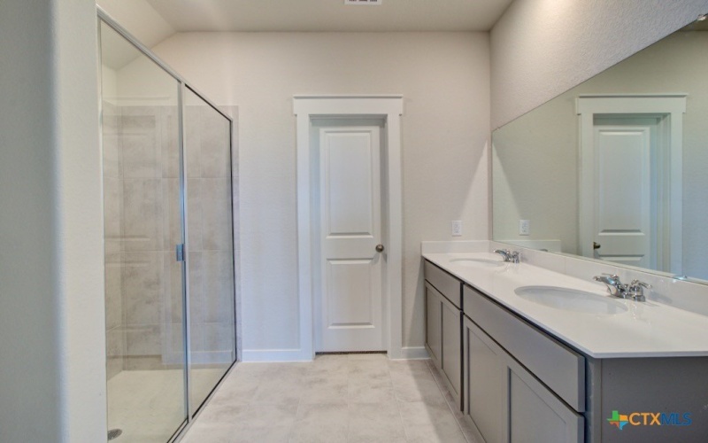 2418 White Daisy Hill, Converse, TX 78109, 5 Habitaciones Habitaciones , ,3 BañosBaños,Residential,En Venta,2418 White Daisy Hill,0,597703