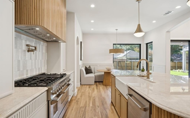 6619 Robin Willow Court, Dallas, TX 75248, 5 Bedrooms Bedrooms, ,6 BathroomsBathrooms,Residential,For Sale,6619 Robin Willow Court,0,21097007