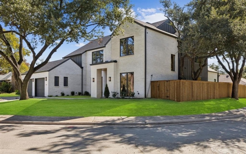 6619 Robin Willow Court, Dallas, TX 75248, 5 Bedrooms Bedrooms, ,6 BathroomsBathrooms,Residential,For Sale,6619 Robin Willow Court,0,21097007