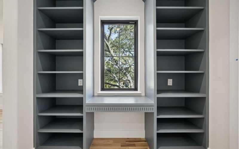 6619 Robin Willow Court, Dallas, TX 75248, 5 Bedrooms Bedrooms, ,6 BathroomsBathrooms,Residential,For Sale,6619 Robin Willow Court,0,21097007