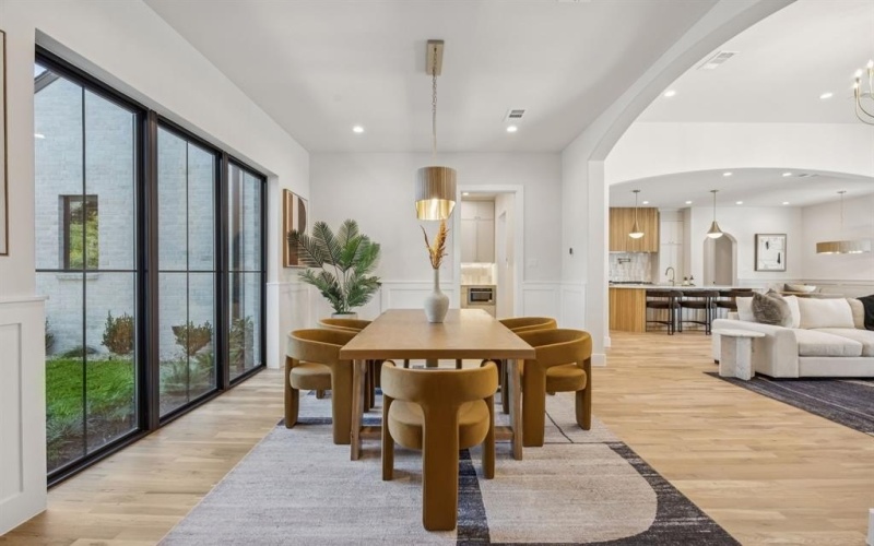 6619 Robin Willow Court, Dallas, TX 75248, 5 Bedrooms Bedrooms, ,6 BathroomsBathrooms,Residential,For Sale,6619 Robin Willow Court,0,21097007