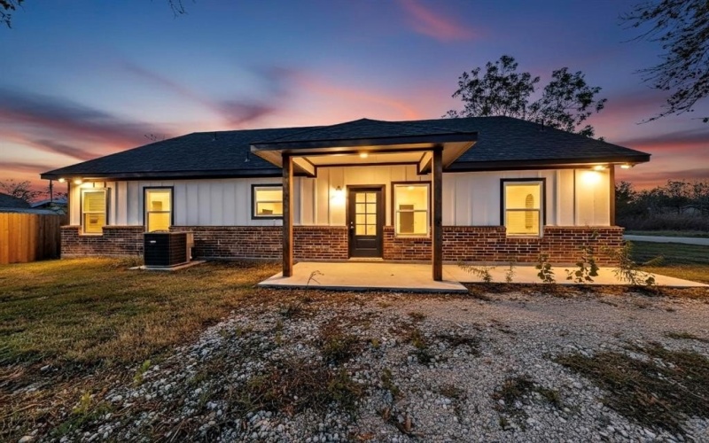 500 Ennis Scott Street, Ferris, TX 75125, 3 Habitaciones Habitaciones , ,2 BañosBaños,Residential,En Venta,500 Ennis Scott Street,0,21107910