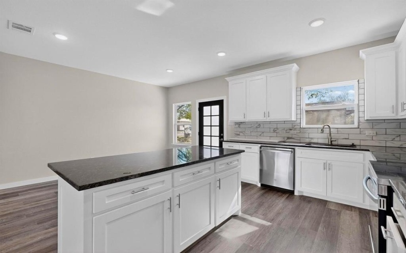 500 Ennis Scott Street, Ferris, TX 75125, 3 Habitaciones Habitaciones , ,2 BañosBaños,Residential,En Venta,500 Ennis Scott Street,0,21107910