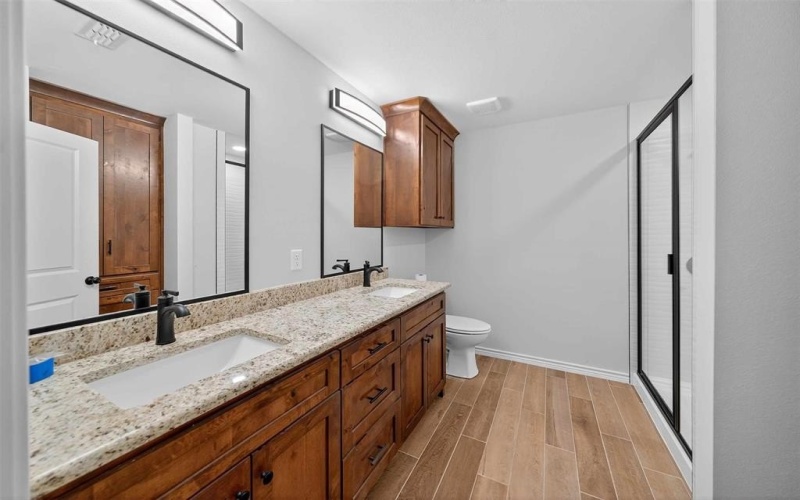 926 S Academy Avenue, Tyler, TX 75701, 3 Habitaciones Habitaciones , ,2 BañosBaños,Residential,En Venta,926 S Academy Avenue,0,21109233