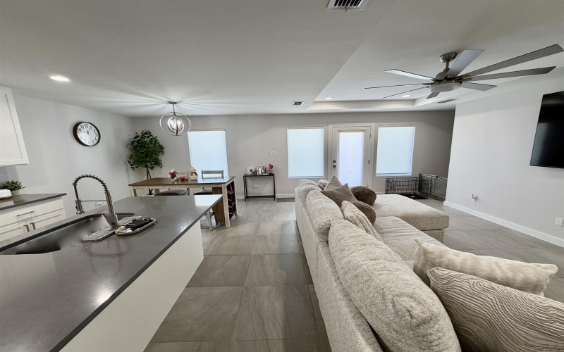 4010 Ave Fenix Dr., Laredo, TX 78046, 3 Bedrooms Bedrooms, ,2 BathroomsBathrooms,Residential,For Sale,4010 Ave Fenix Dr.,0,20255009