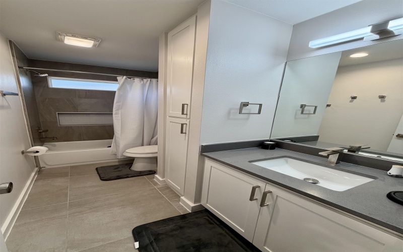 4010 Ave Fenix Dr., Laredo, TX 78046, 3 Bedrooms Bedrooms, ,2 BathroomsBathrooms,Residential,For Sale,4010 Ave Fenix Dr.,0,20255009