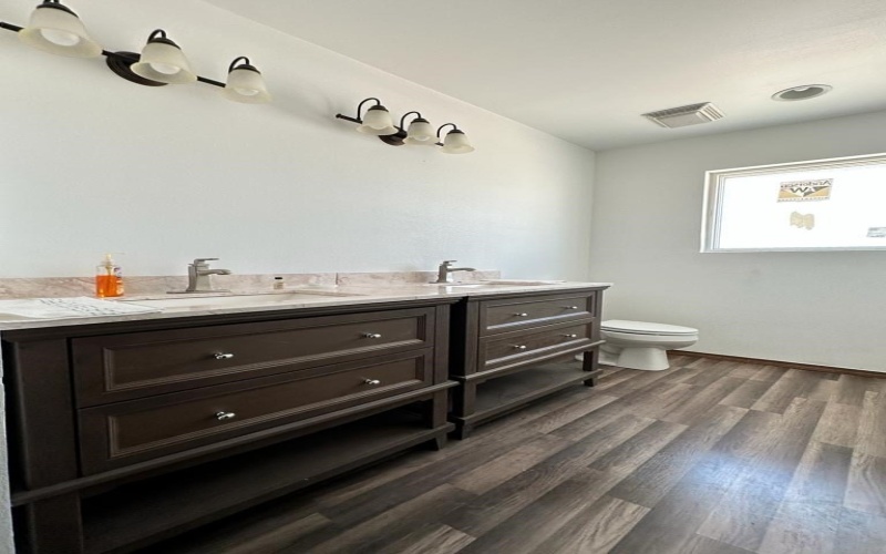 2137 Texas St, Pecos, TX 79772, 2 Habitaciones Habitaciones , ,2 BañosBaños,Residential,En Venta,2137 Texas St,0,160767