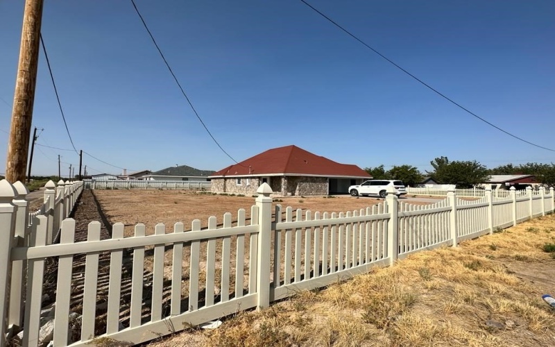 2137 Texas St, Pecos, TX 79772, 2 Habitaciones Habitaciones , ,2 BañosBaños,Residential,En Venta,2137 Texas St,0,160767