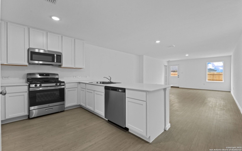 7107 Brownleaf Dr, San Antonio, TX 78227, 4 Bedrooms Bedrooms, ,2 BathroomsBathrooms,Residential,For Sale,7107 Brownleaf Dr,0,1922731