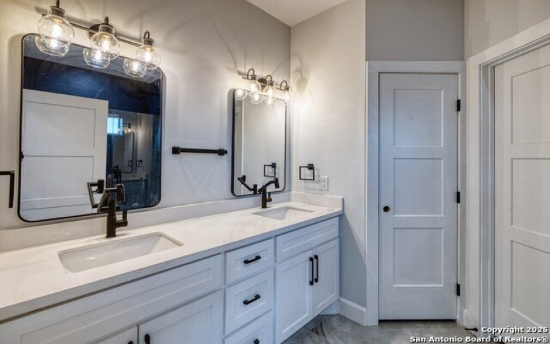 14 Hope Place, Uvalde, TX 78801, 4 Bedrooms Bedrooms, ,3 BathroomsBathrooms,Residential,For Sale,14 Hope Place,0,1922769