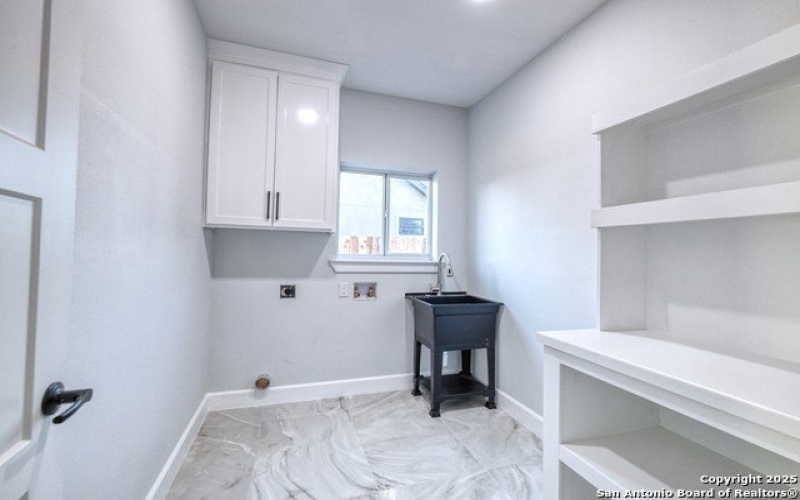 14 Hope Place, Uvalde, TX 78801, 4 Bedrooms Bedrooms, ,3 BathroomsBathrooms,Residential,For Sale,14 Hope Place,0,1922769