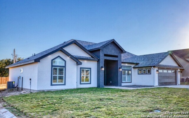 14 Hope Place, Uvalde, TX 78801, 4 Bedrooms Bedrooms, ,3 BathroomsBathrooms,Residential,For Sale,14 Hope Place,0,1922769