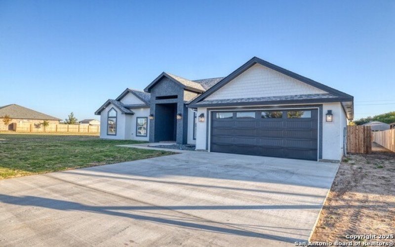 14 Hope Place, Uvalde, TX 78801, 4 Bedrooms Bedrooms, ,3 BathroomsBathrooms,Residential,For Sale,14 Hope Place,0,1922769