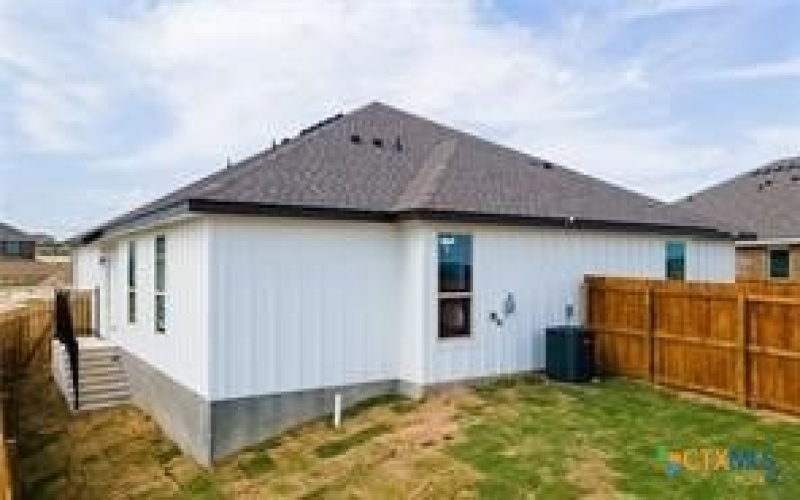 121 Leon Street unit: B #B, Copperas Cove, TX 76522, 3 Bedrooms Bedrooms, ,2 BathroomsBathrooms,Residential Multi Family,For Sale,121 Leon Street unit: B,0,589811