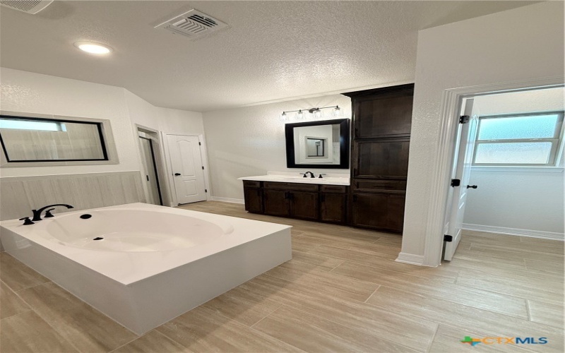 5602 Kemosabe Drive, Killeen, TX 76542, 4 Habitaciones Habitaciones , ,3 BañosBaños,Residential,En Venta,5602 Kemosabe Drive,0,592534