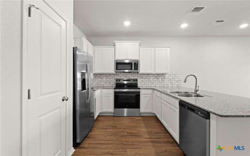 1218 Lexington Drive unit: B #B, Copperas Cove, TX 76522, 3 Bedrooms Bedrooms, ,2 BathroomsBathrooms,Residential Multi Family,For Sale,1218 Lexington Drive unit: B,0,594072