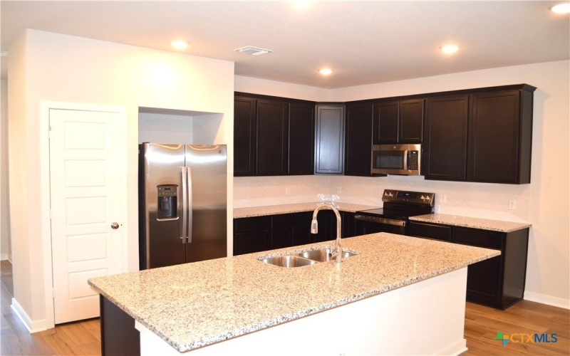 1911 Meridian Loop, Temple, TX 76504, 4 Habitaciones Habitaciones , ,2 BañosBaños,Residential,En Venta,1911 Meridian Loop,0,597241