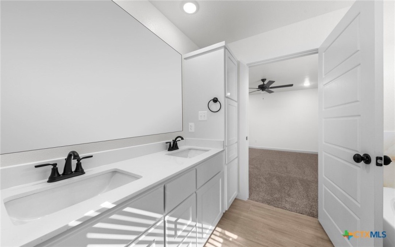 4619 Kings Crossing Boulevard, Temple, TX 76502, 3 Bedrooms Bedrooms, ,2 BathroomsBathrooms,Residential,For Sale,4619 Kings Crossing Boulevard,0,597613