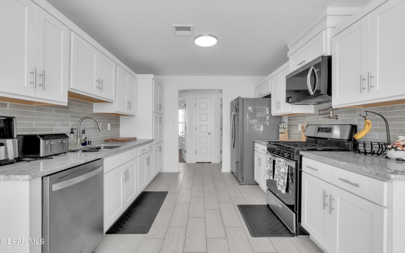 805 paseo tranquillo Place, El Paso, TX 79928, 4 Habitaciones Habitaciones , ,2 BañosBaños,Residential,En Venta,805 paseo tranquillo Place,0,933680