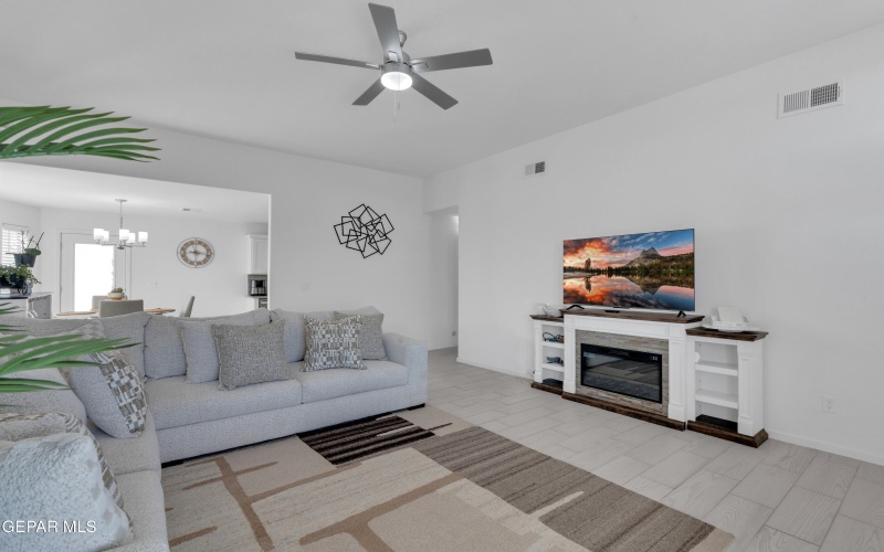 805 paseo tranquillo Place, El Paso, TX 79928, 4 Habitaciones Habitaciones , ,2 BañosBaños,Residential,En Venta,805 paseo tranquillo Place,0,933680