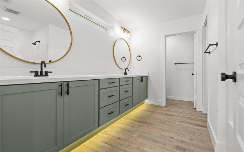 16513 Crossing Circle, Lindale, TX 75771, 3 Bedrooms Bedrooms, ,2 BathroomsBathrooms,Residential,For Sale,16513 Crossing Circle,0,21081526