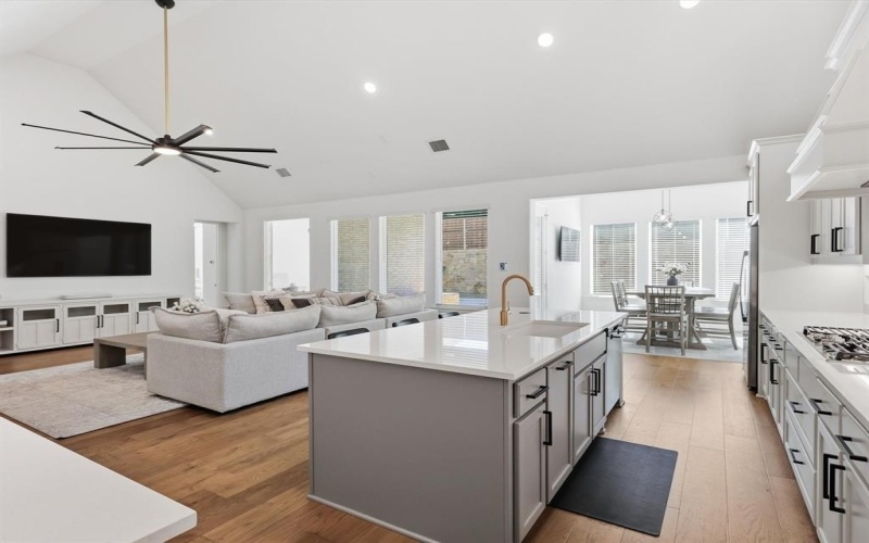 2209 Clairmount Drive, Rockwall, TX 75087, 4 Habitaciones Habitaciones , ,3 BañosBaños,Residential,En Venta,2209 Clairmount Drive,0,21106840