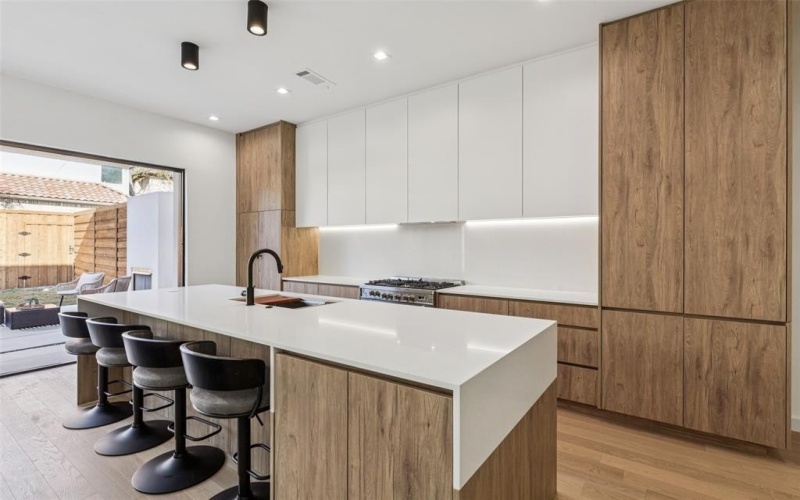 5635 Matalee Avenue, Dallas, TX 75206, 3 Habitaciones Habitaciones , ,2 BañosBaños,Residential,En Venta,5635 Matalee Avenue,0,21111818