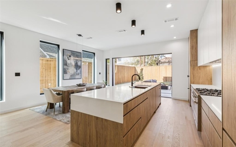 5635 Matalee Avenue, Dallas, TX 75206, 3 Habitaciones Habitaciones , ,2 BañosBaños,Residential,En Venta,5635 Matalee Avenue,0,21111818