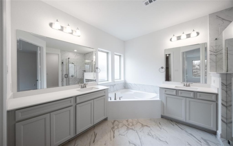 3807 Majesty Court, Heath, TX 75126, 4 Bedrooms Bedrooms, ,3 BathroomsBathrooms,Residential,For Sale,3807 Majesty Court,0,21112326